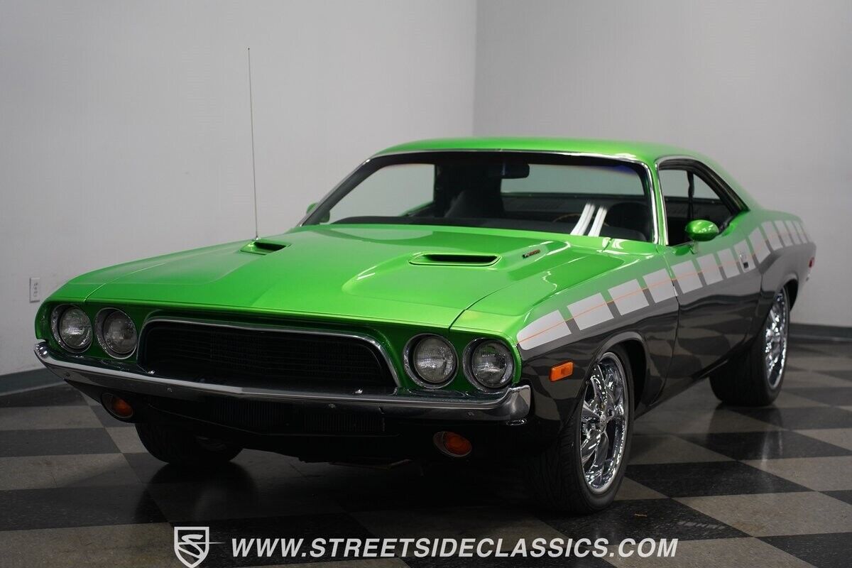 Dodge-Challenger-1974-Green-Black-147120-5