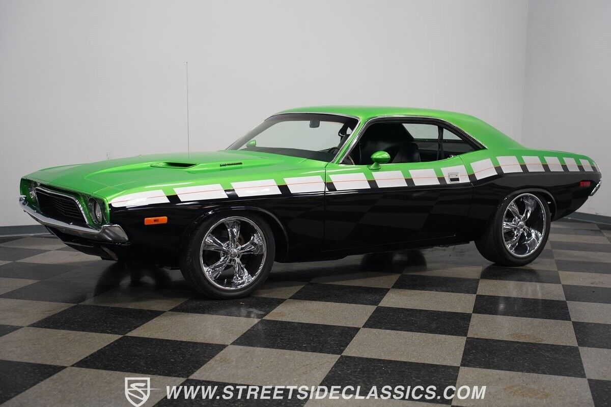 Dodge-Challenger-1974-Green-Black-147120-7