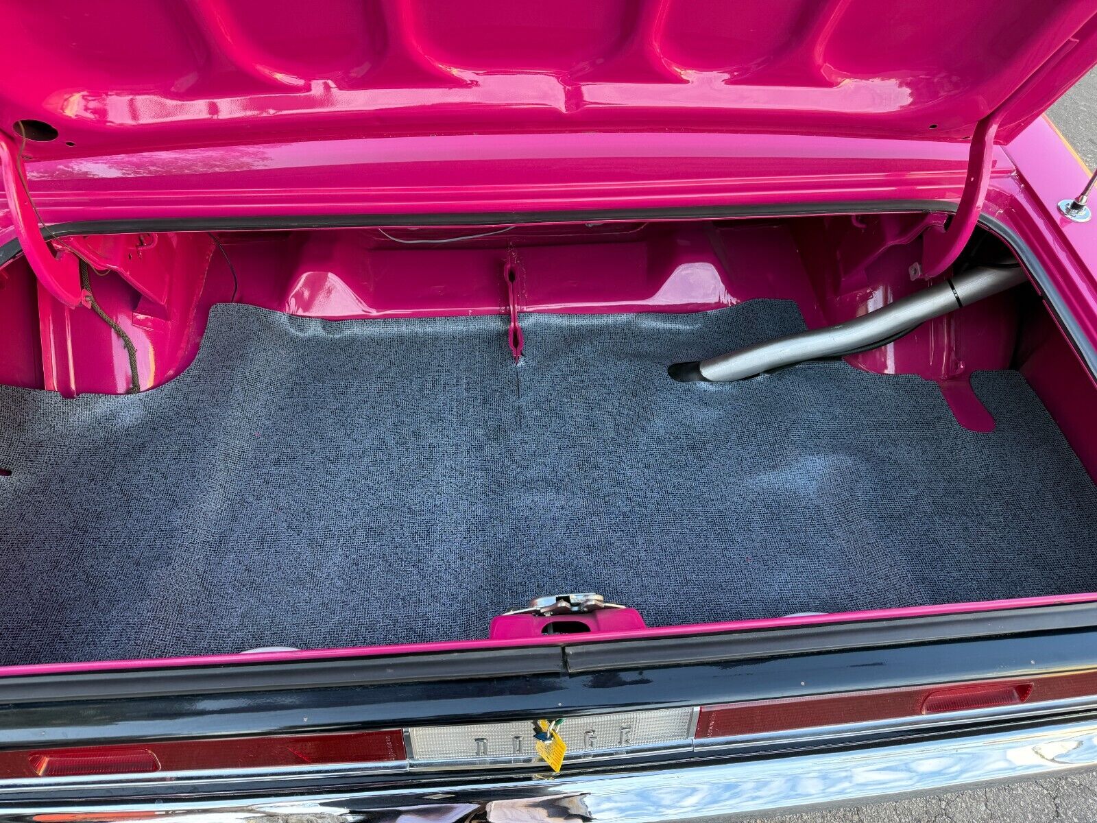 Dodge-Challenger-Coupe-1970-Pink-Black-78979-23