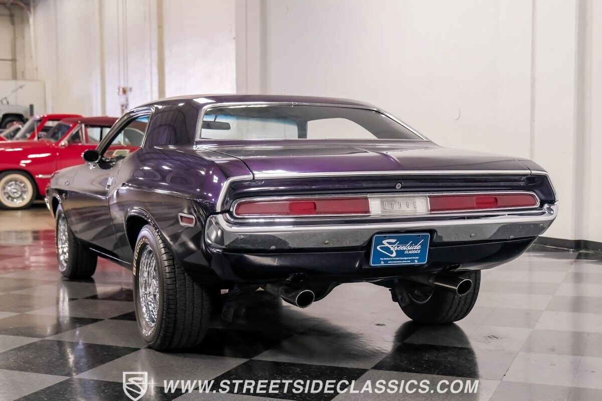 Dodge-Challenger-Coupe-1970-Plum-Black-39616-9