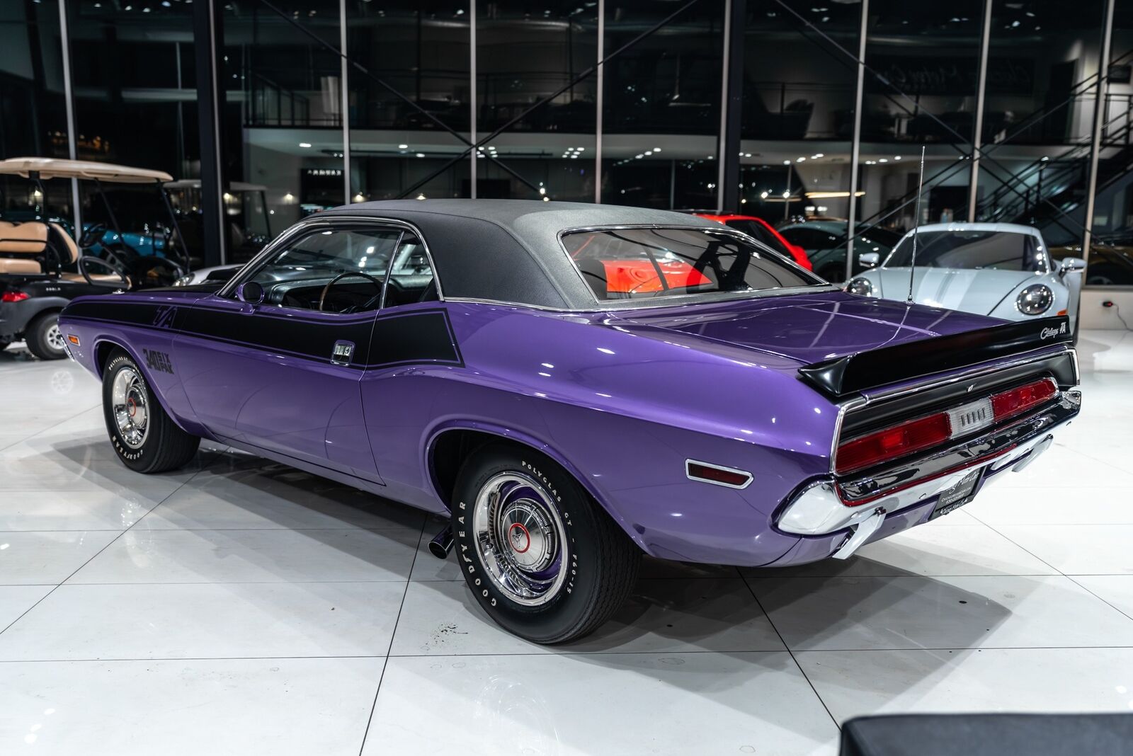 Dodge-Challenger-Coupe-1970-Plum-Crazy-Black-69337-1