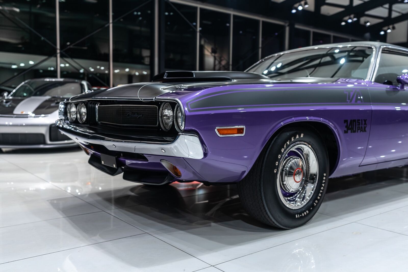 Dodge-Challenger-Coupe-1970-Plum-Crazy-Black-69337-26