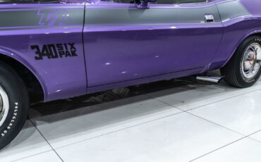 Dodge-Challenger-Coupe-1970-Plum-Crazy-Black-69337-30