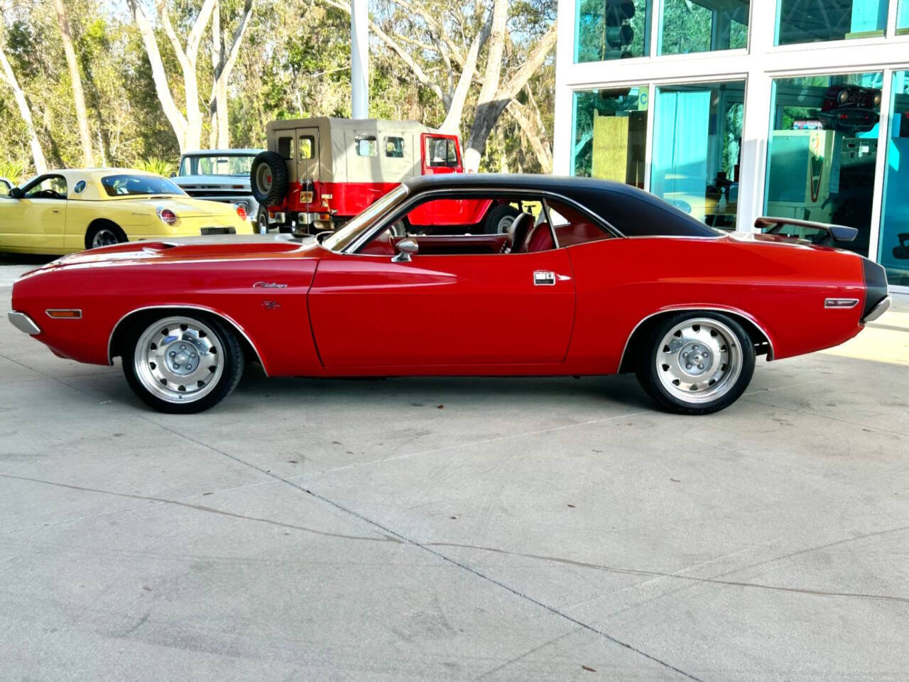 Dodge-Challenger-Coupe-1970-Red-Black-105713-10