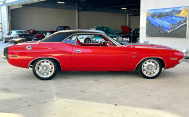 Dodge-Challenger-Coupe-1970-Red-Black-105713-3