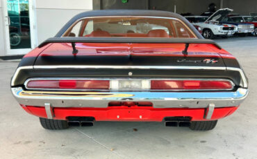 Dodge-Challenger-Coupe-1970-Red-Black-105713-5