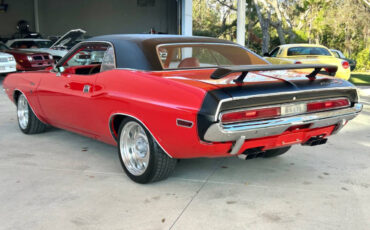 Dodge-Challenger-Coupe-1970-Red-Black-105713-9