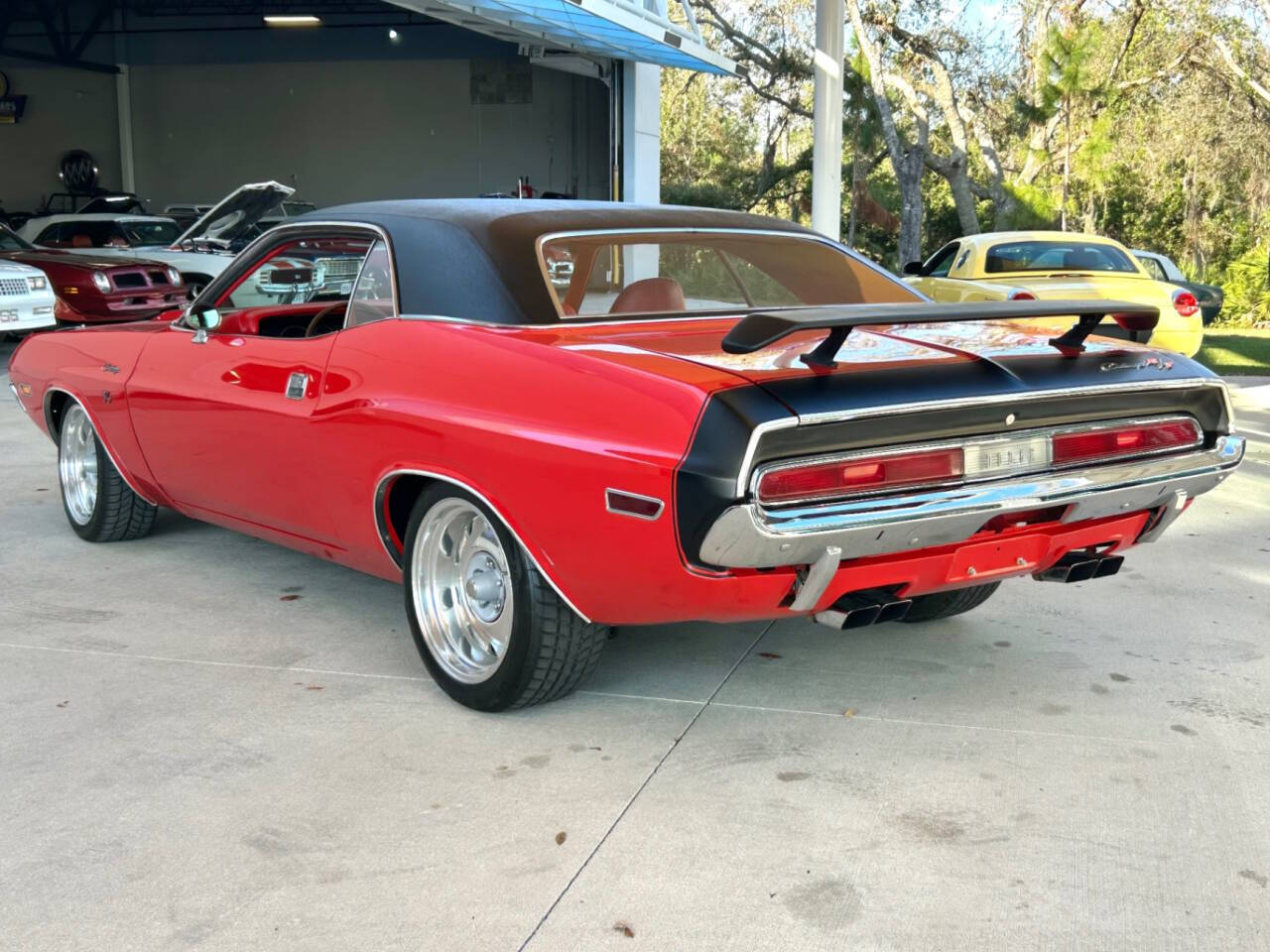 Dodge-Challenger-Coupe-1970-Red-Black-105713-9