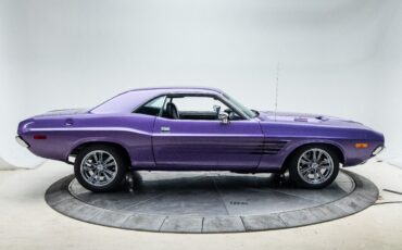 Dodge-Challenger-Coupe-1972-Purple-Black-63-1