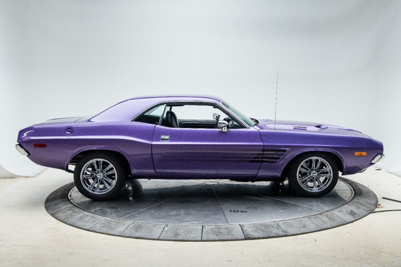 Dodge-Challenger-Coupe-1972-Purple-Black-63-1