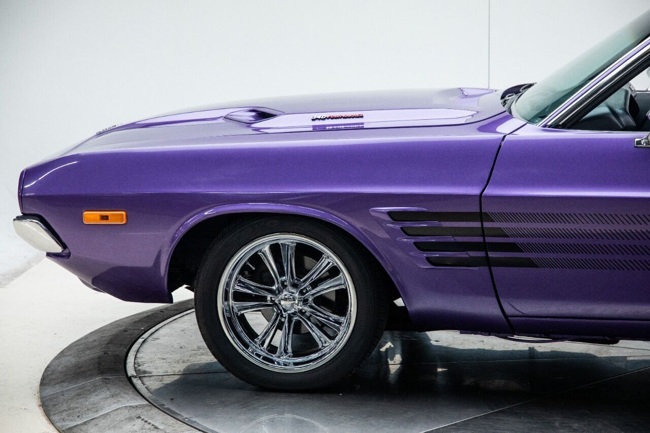 Dodge-Challenger-Coupe-1972-Purple-Black-63-10