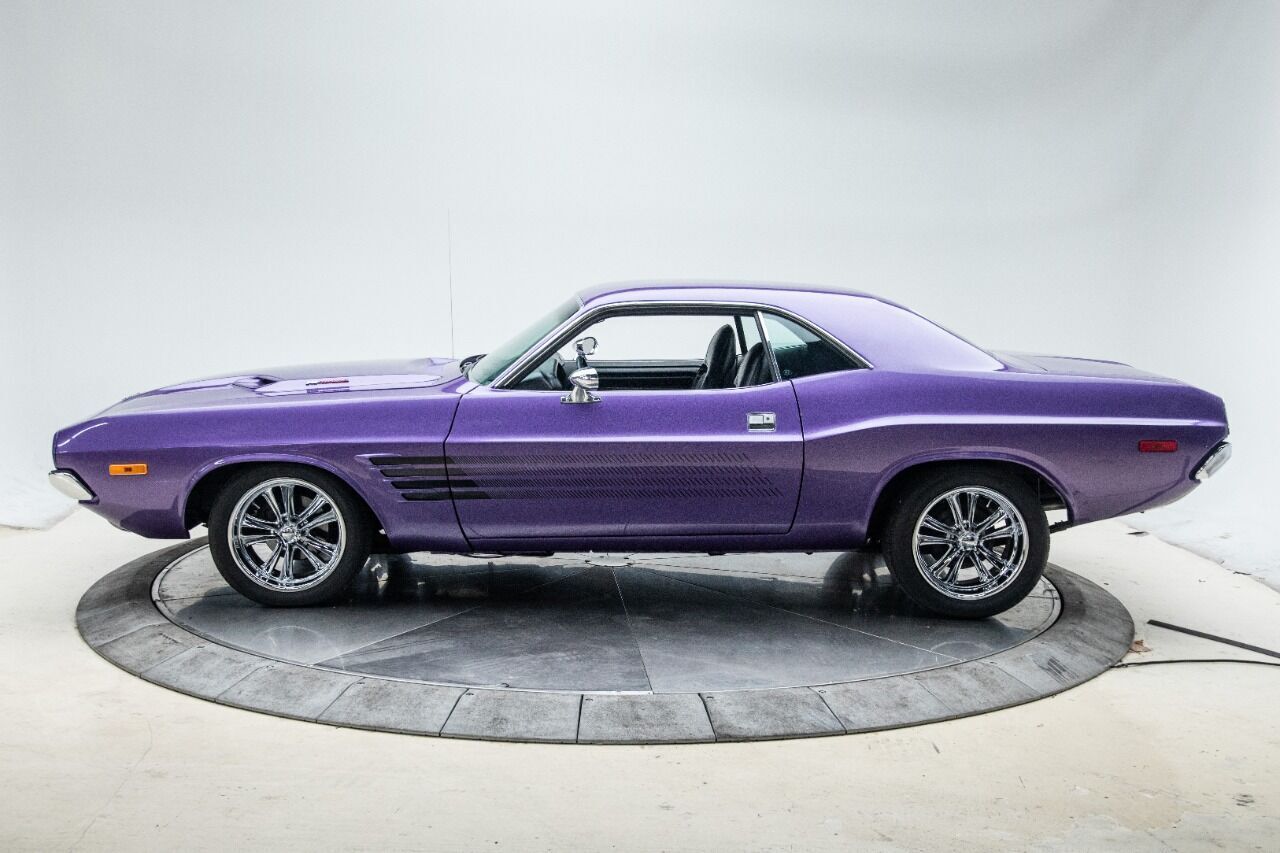 Dodge-Challenger-Coupe-1972-Purple-Black-63-2