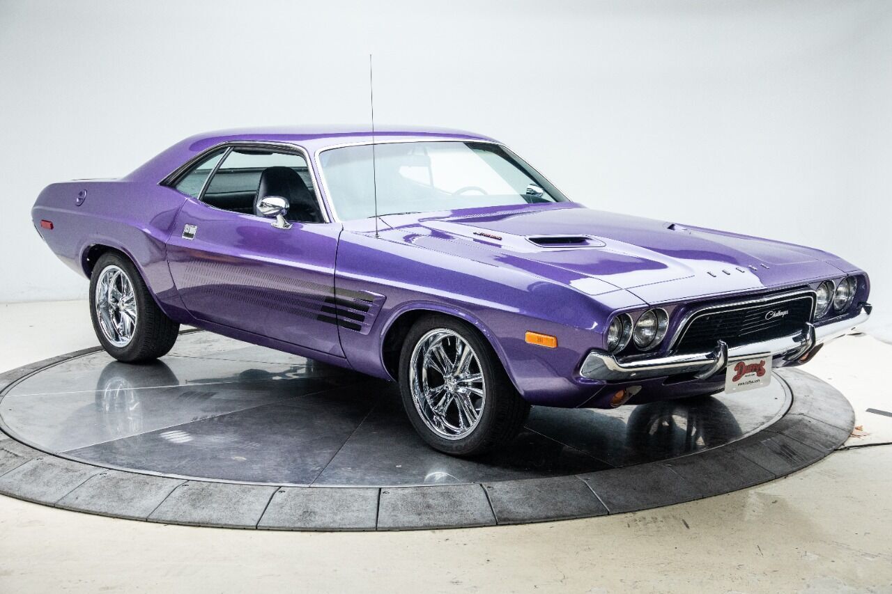 Dodge-Challenger-Coupe-1972-Purple-Black-63-3