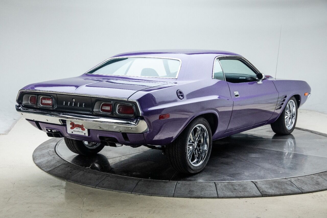 Dodge-Challenger-Coupe-1972-Purple-Black-63-4