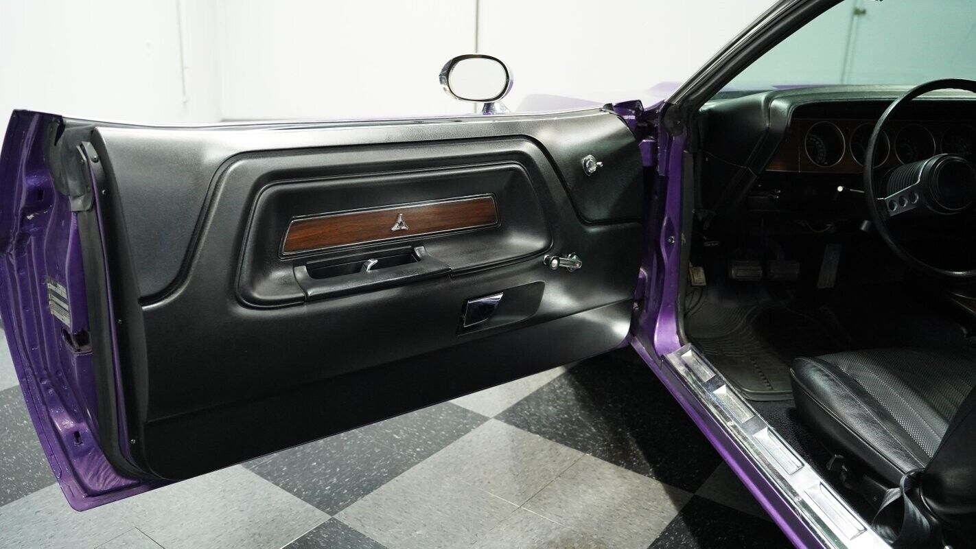 Dodge-Challenger-Coupe-1973-Purple-Black-62229-32