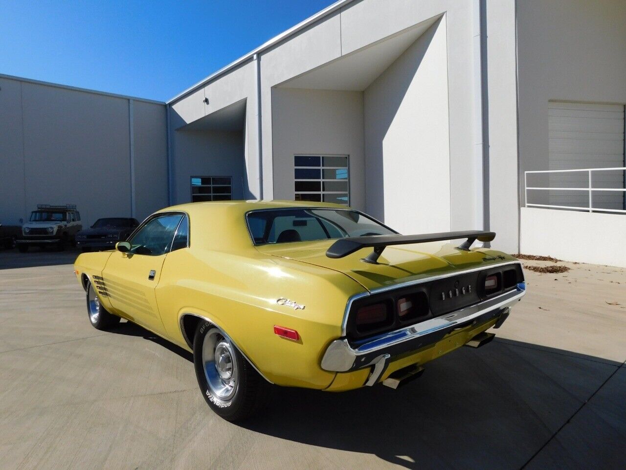 Dodge-Challenger-Coupe-1973-Yellow-Black-140081-8