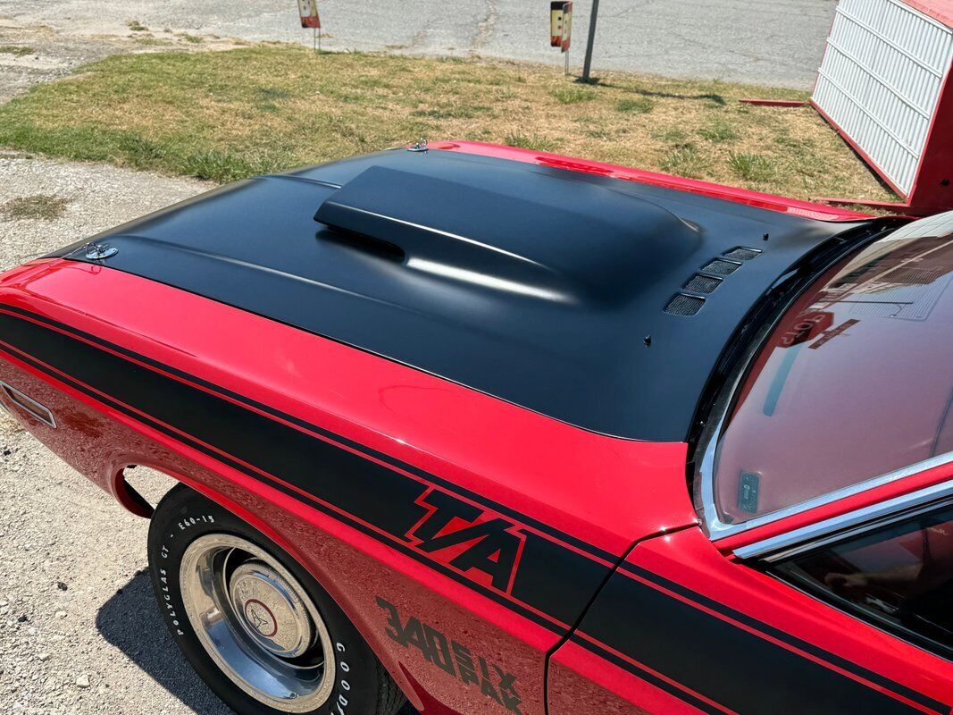 Dodge-Challenger-TA-1970-Red-Red-0-30