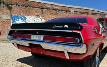 Dodge-Challenger-TA-1970-Red-Red-0-38