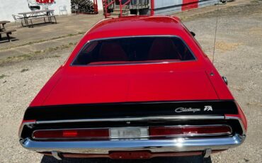 Dodge-Challenger-TA-1970-Red-Red-0-39