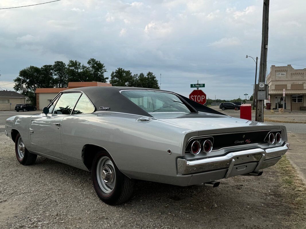 Dodge-Charger-1968-Silver-Black-0-22