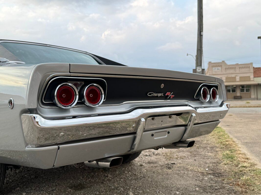 Dodge-Charger-1968-Silver-Black-0-23