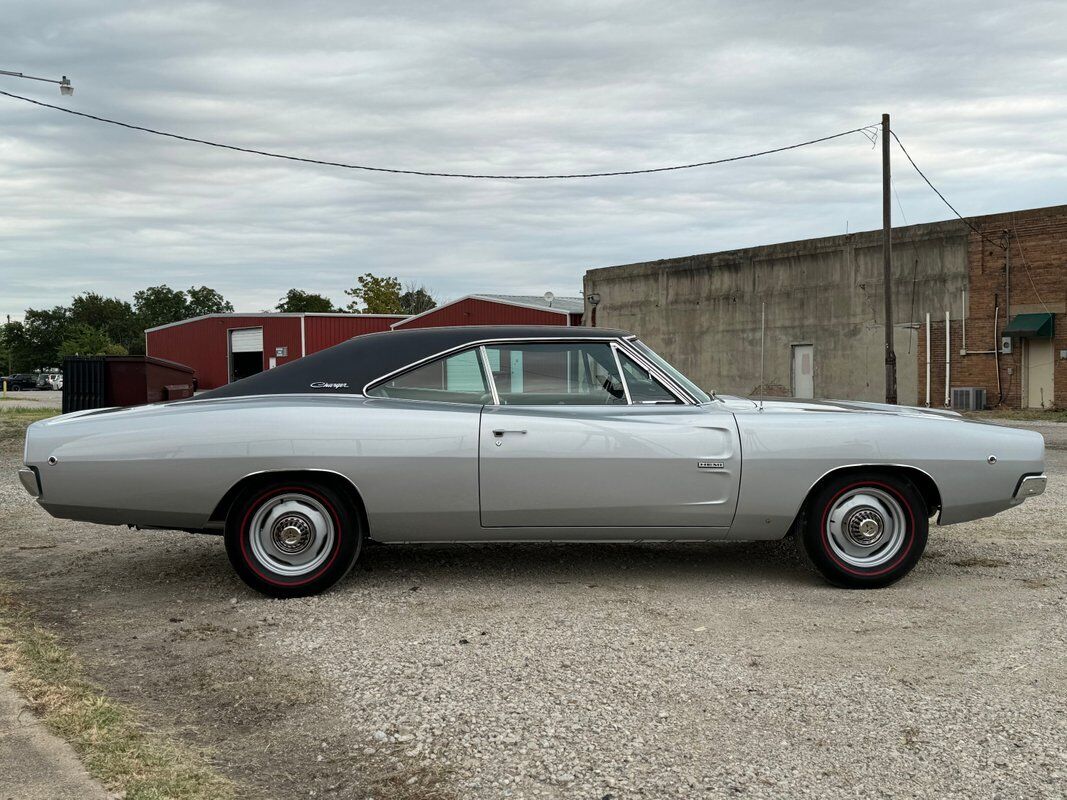 Dodge-Charger-1968-Silver-Black-0-33