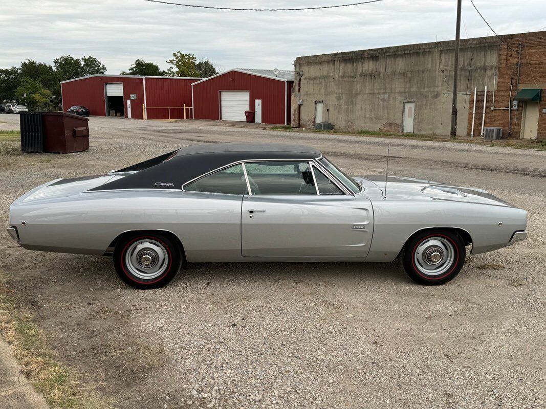 Dodge-Charger-1968-Silver-Black-0-34