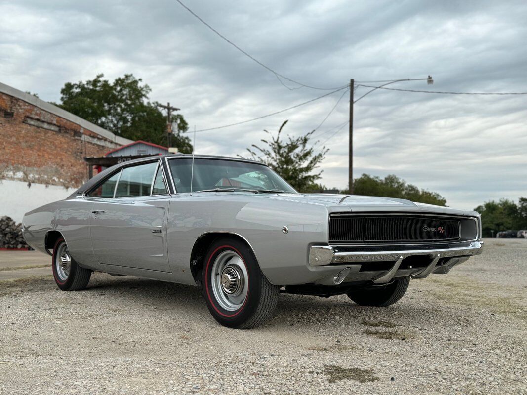 Dodge-Charger-1968-Silver-Black-0-37