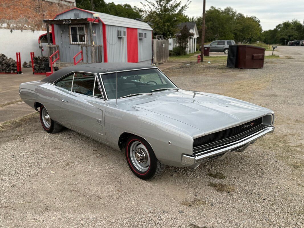 Dodge-Charger-1968-Silver-Black-0-4