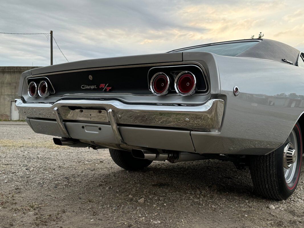 Dodge-Charger-1968-Silver-Black-0-9