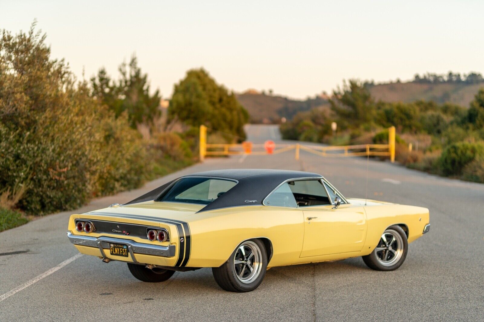 Dodge-Charger-1968-Yellow-Black-0-1