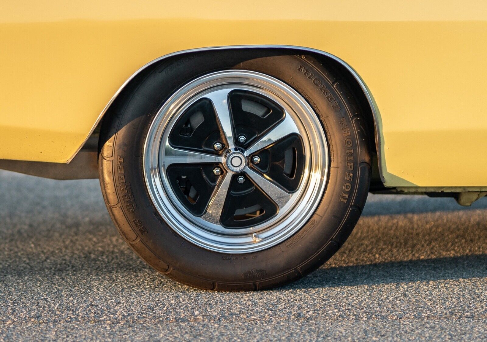 Dodge-Charger-1968-Yellow-Black-0-14