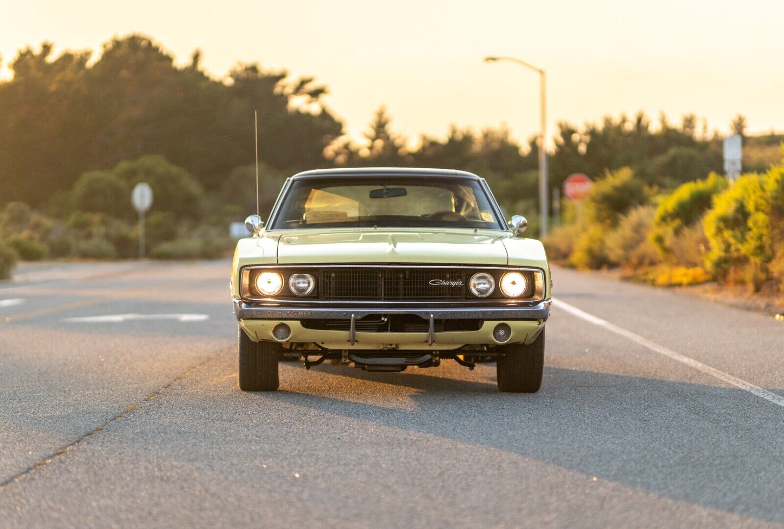 Dodge-Charger-1968-Yellow-Black-0-4