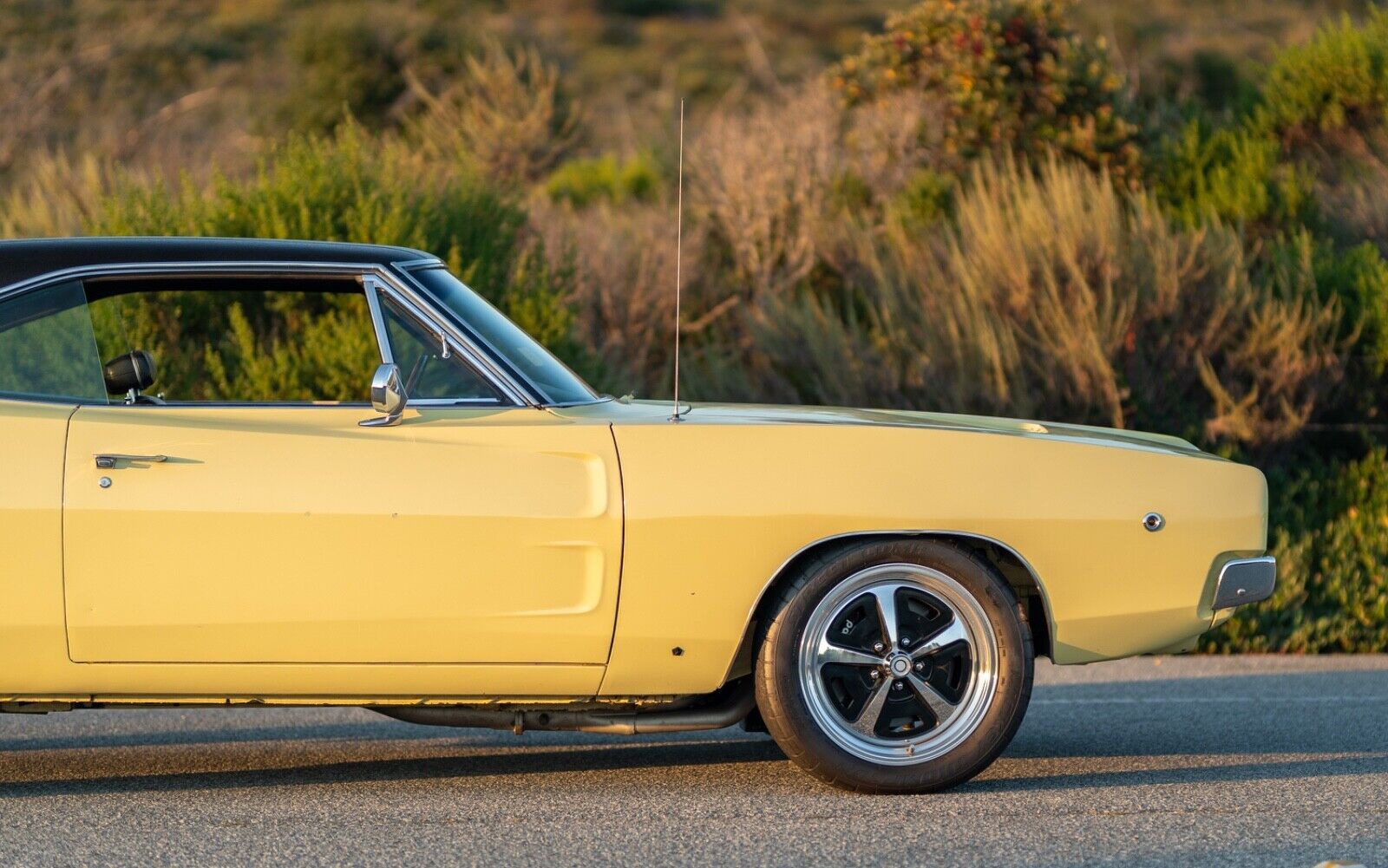 Dodge-Charger-1968-Yellow-Black-0-8