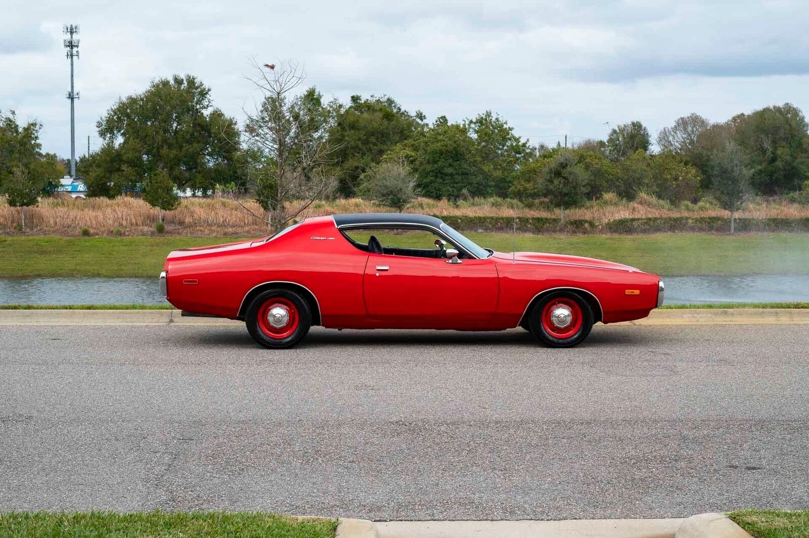 Dodge-Charger-1972-Red-Black-83840-6