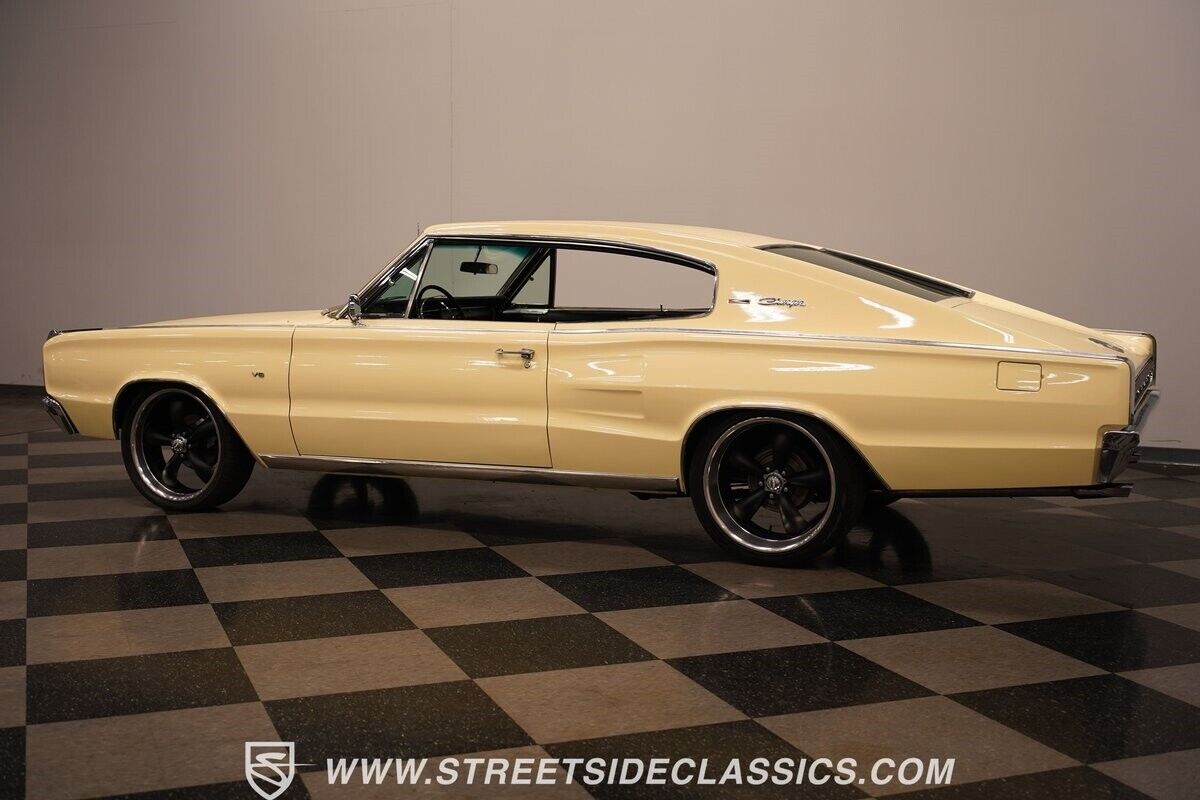 Dodge-Charger-Coupe-1967-Yellow-Black-13506-10