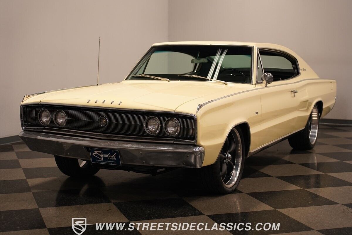 Dodge-Charger-Coupe-1967-Yellow-Black-13506-6