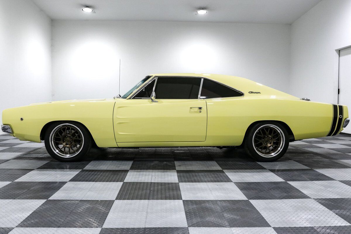 Dodge-Charger-Coupe-1968-Yellow-Black-76425-4