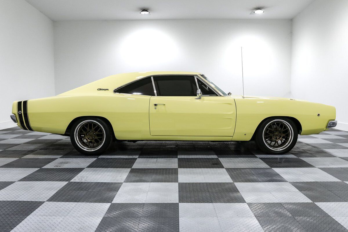 Dodge-Charger-Coupe-1968-Yellow-Black-76425-8