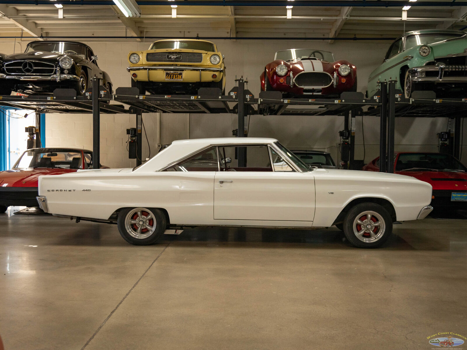 Dodge-Coronet-440-1967-White-Red-75774-2