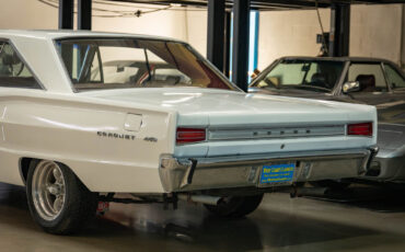 Dodge-Coronet-440-1967-White-Red-75774-20