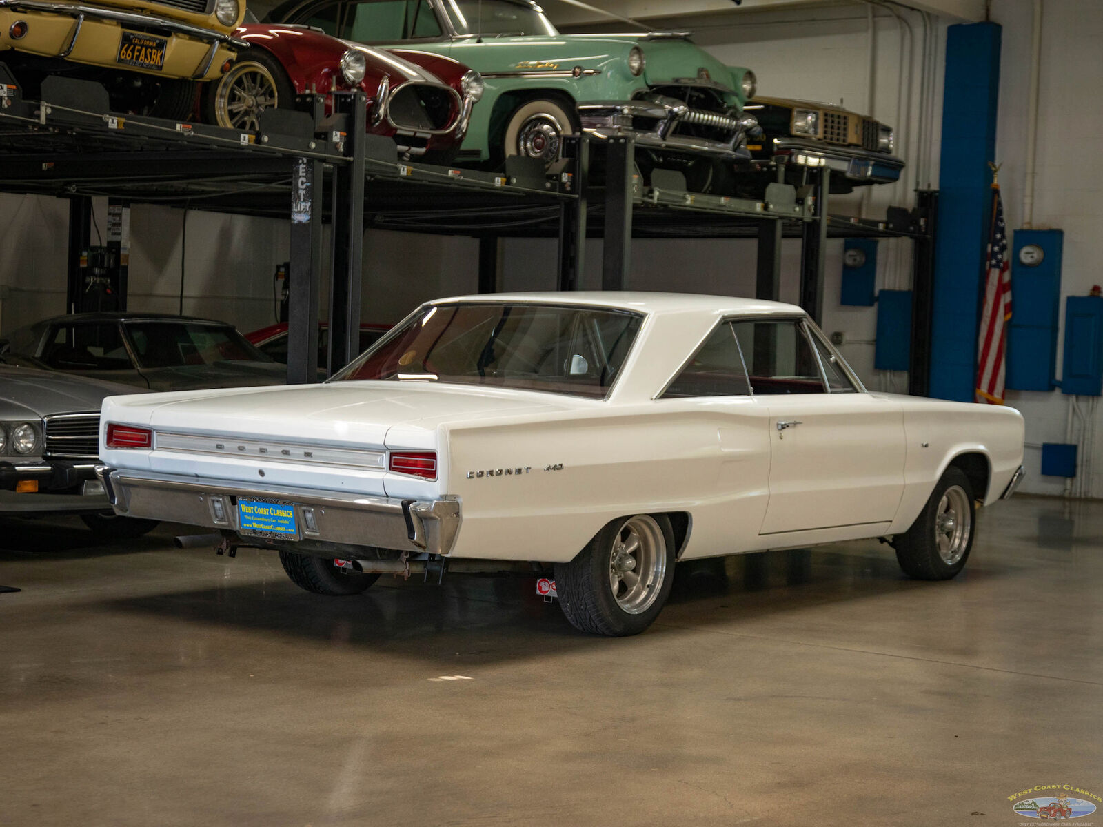 Dodge-Coronet-440-1967-White-Red-75774-21