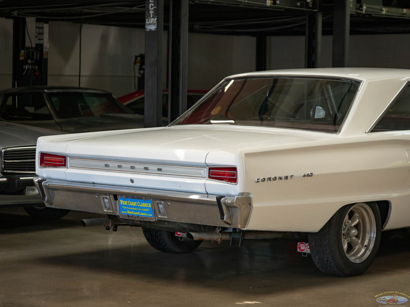 Dodge-Coronet-440-1967-White-Red-75774-22