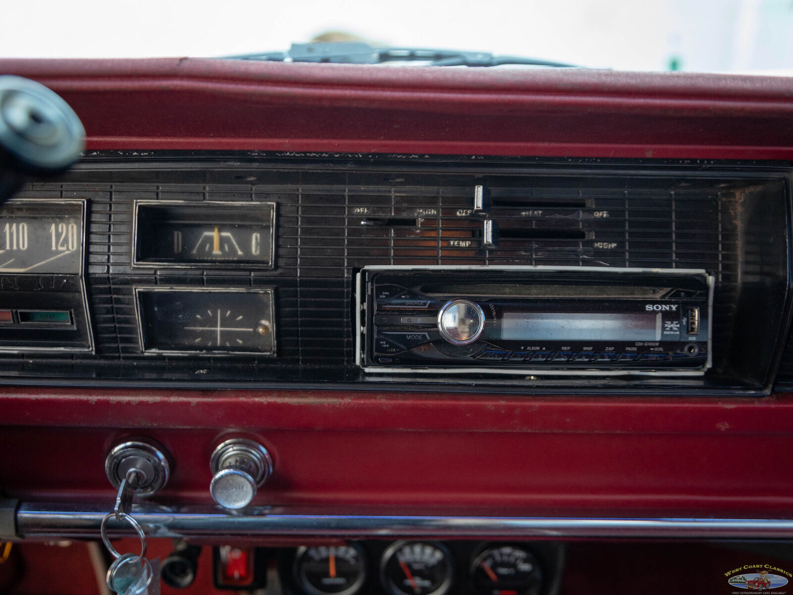 Dodge-Coronet-440-1967-White-Red-75774-33