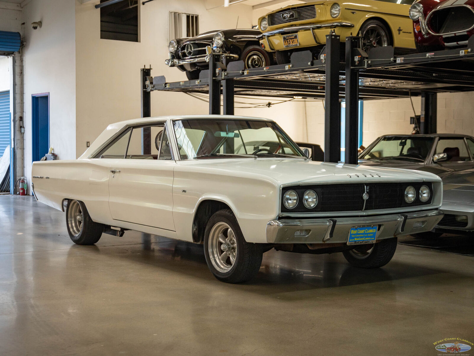 Dodge-Coronet-440-1967-White-Red-75774-9