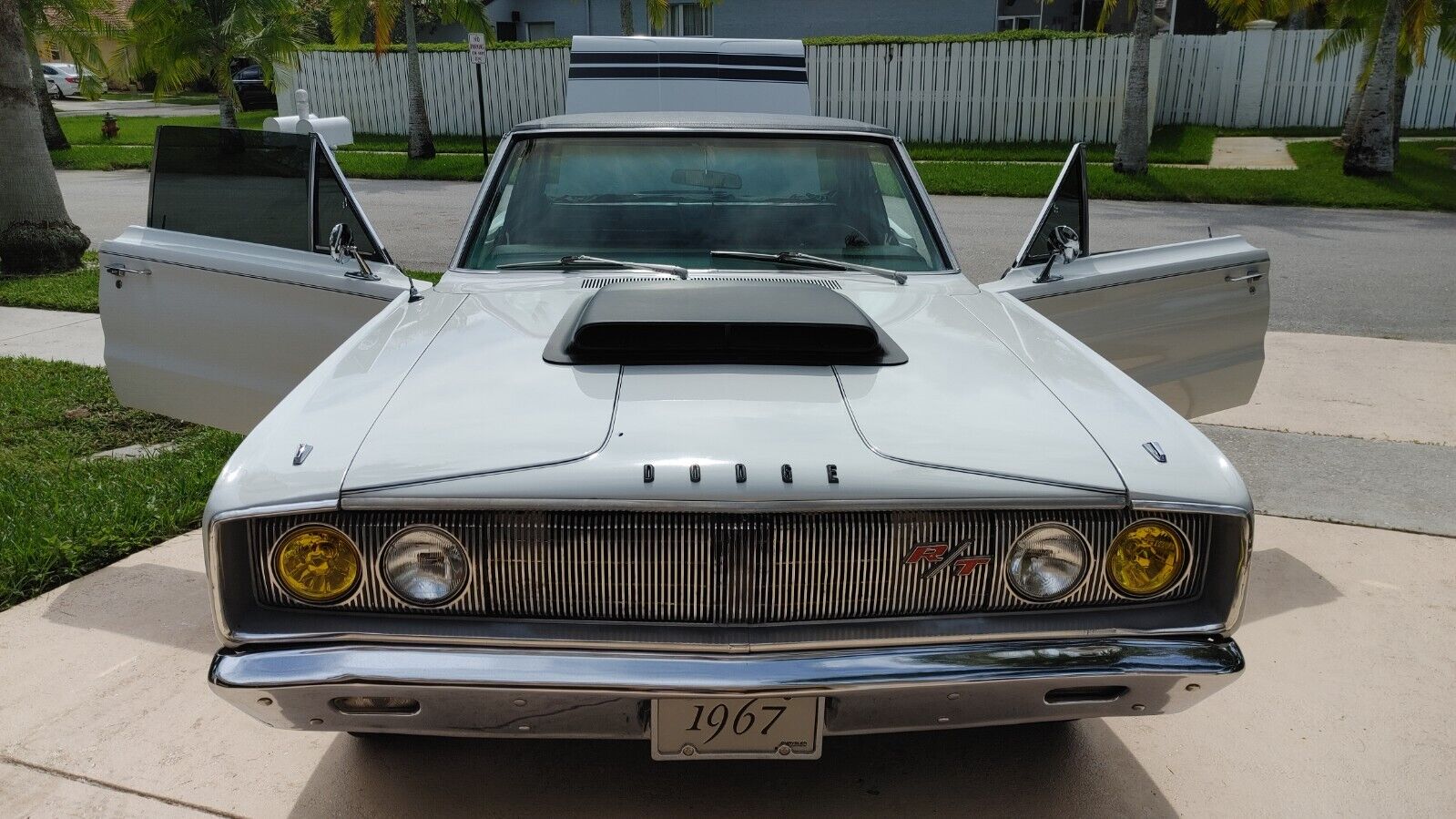 Dodge-Coronet-Coupe-1967-White-Black-143232-6