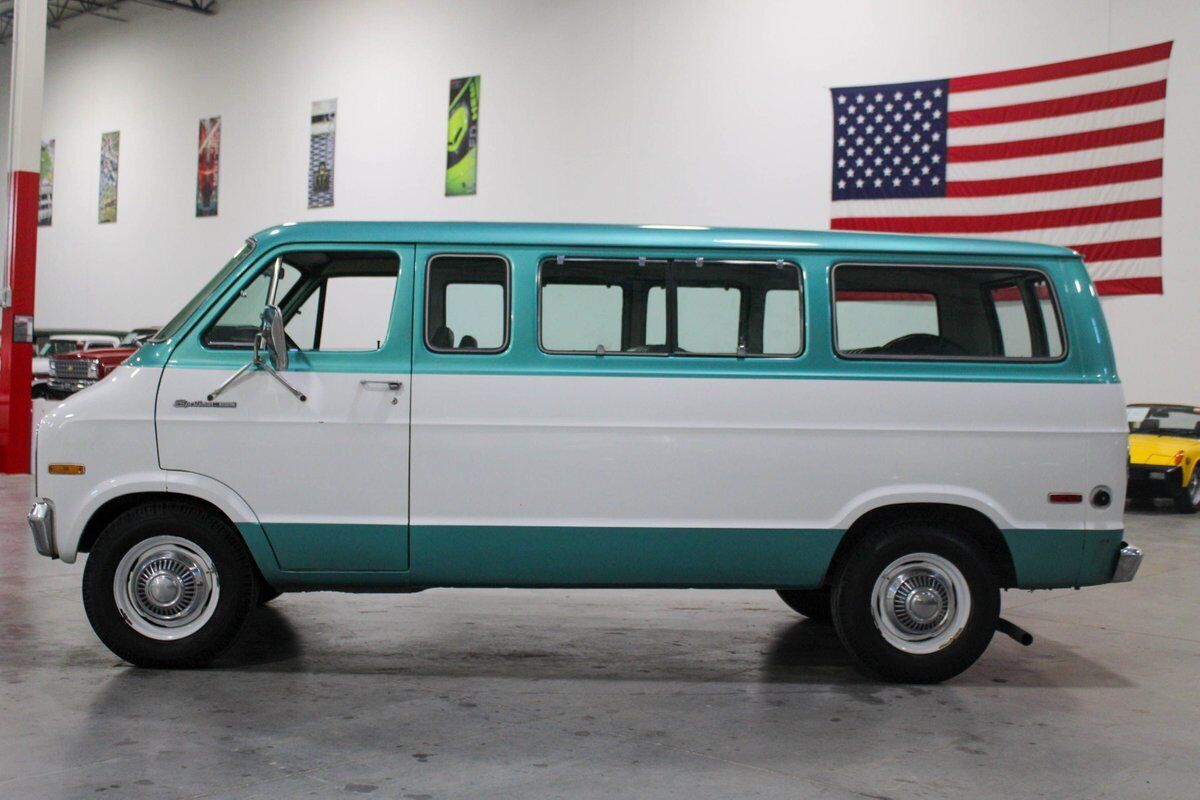 Dodge-D-300-Van-1976-Teal-Green-115527-2