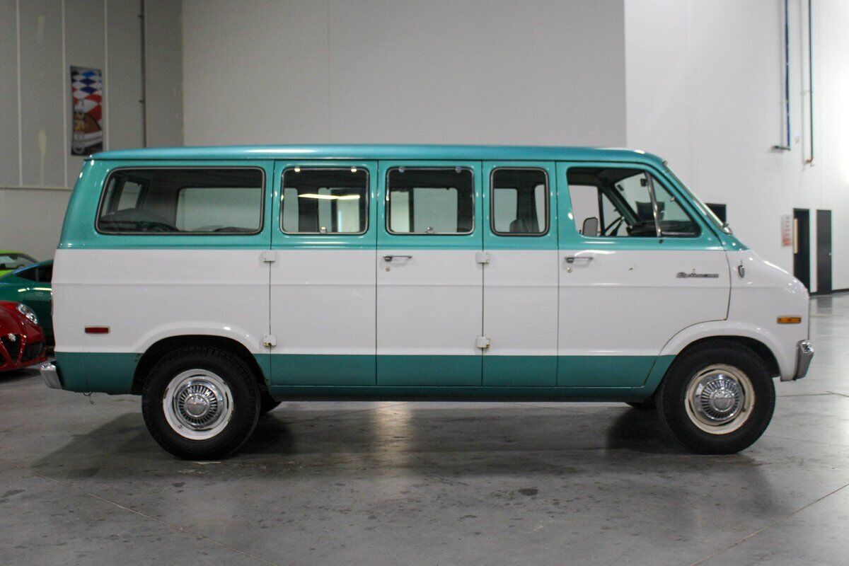 Dodge-D-300-Van-1976-Teal-Green-115527-6