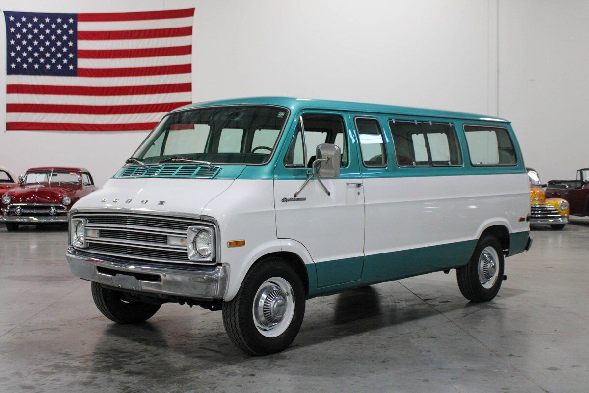 Dodge D-300 Van 1976 à vendre