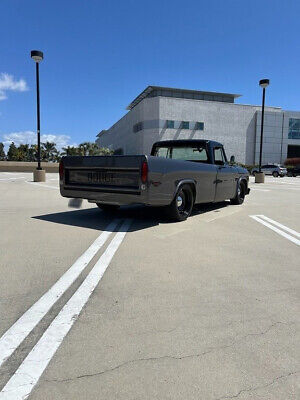 Dodge-D100-Pickup-1971-Silver-Black-0-3